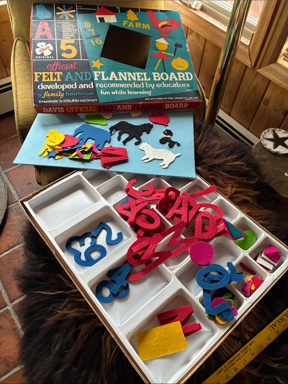 Davis Official Felt and Flannel Board - Farm Graphics Teal Box